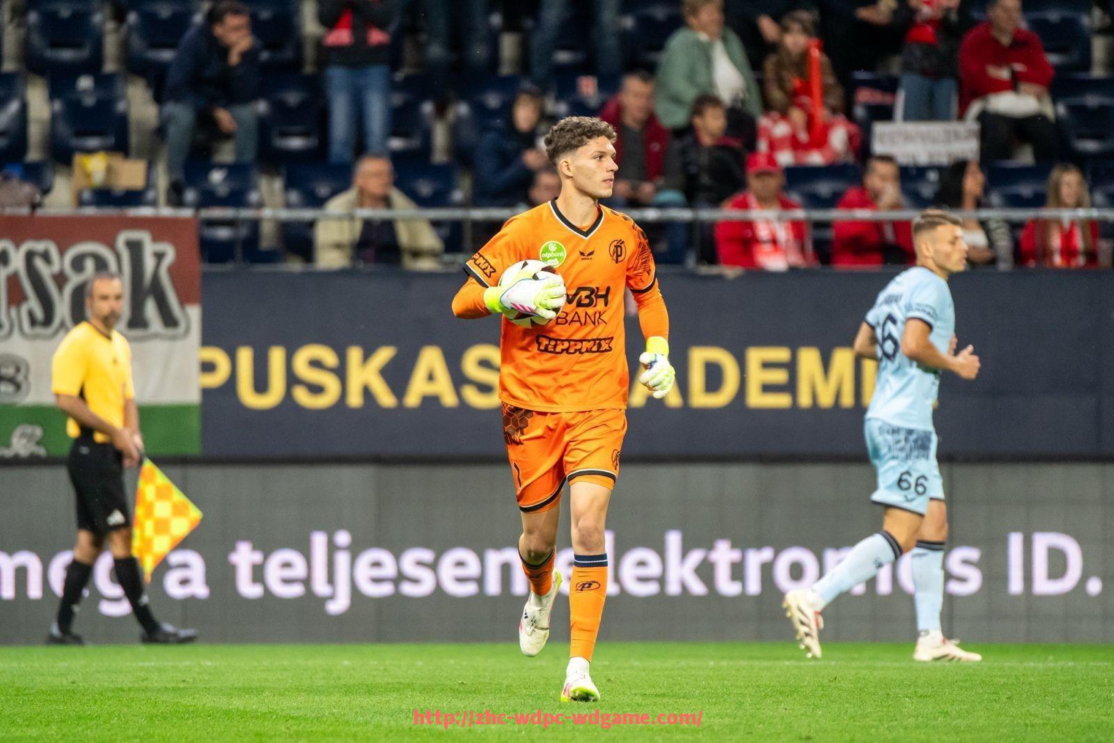 问鼎娱乐官方网站-德甲各支球队在疫情后复工恢复训练时间及进度分析