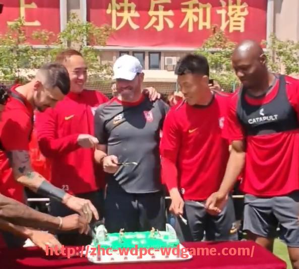 问鼎娱乐官方网站-世俱杯比赛中球员场上指挥角色的演变与分析